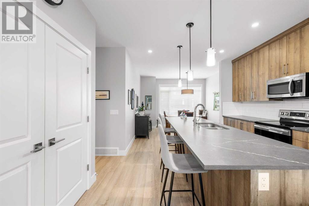 Single Family House for Sale in  Royal Elm Green NW Royal Oak Calgary 