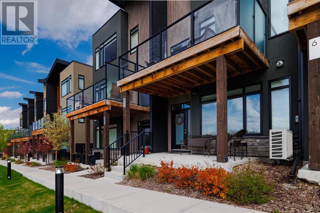 Single Family House for Sale in  Royal Elm Green NW Royal Oak Calgary 
