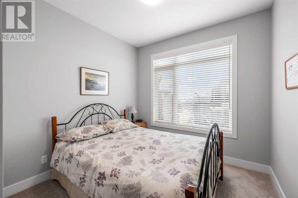 Single Family House for Sale in  Royal Elm Green NW Royal Oak Calgary 