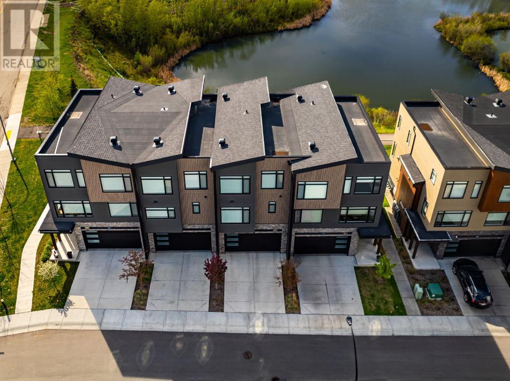 Single Family House for Sale in  Royal Elm Green NW Royal Oak Calgary 
