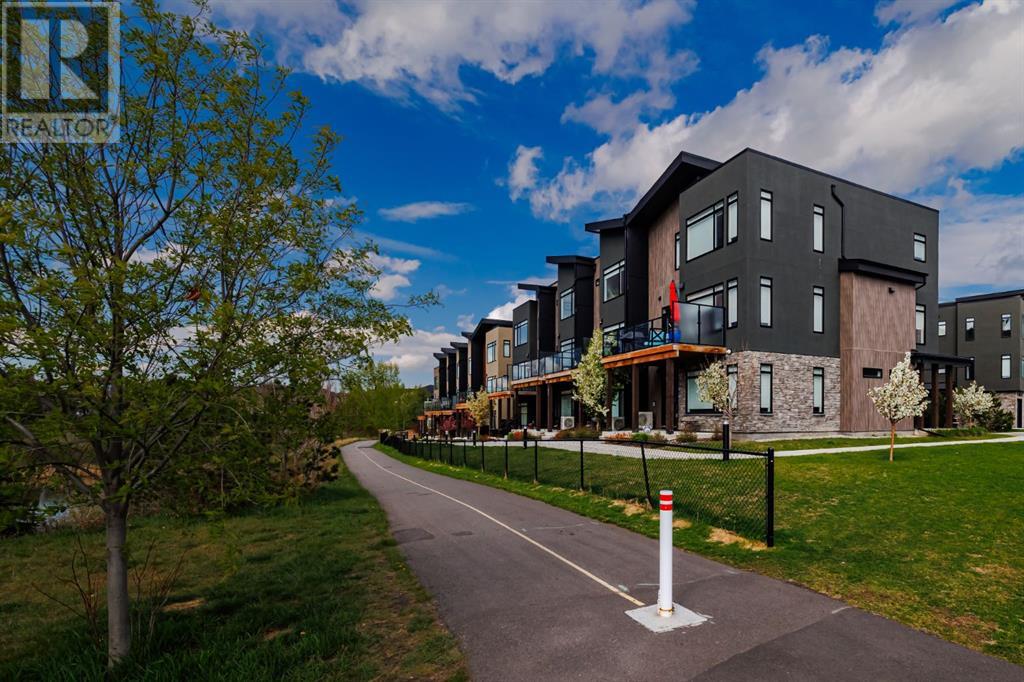 Single Family House for Sale in  Royal Elm Green NW Royal Oak Calgary 