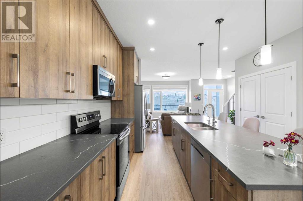 Single Family House for Sale in  Royal Elm Green NW Royal Oak Calgary 