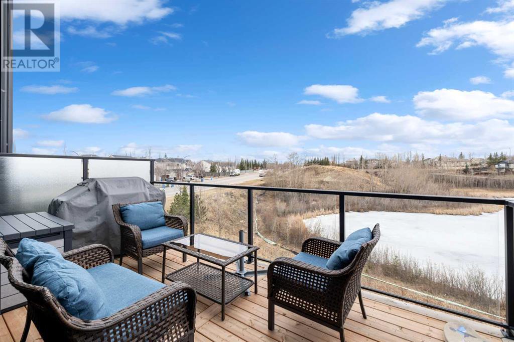 Single Family House for Sale in  Royal Elm Green NW Royal Oak Calgary 