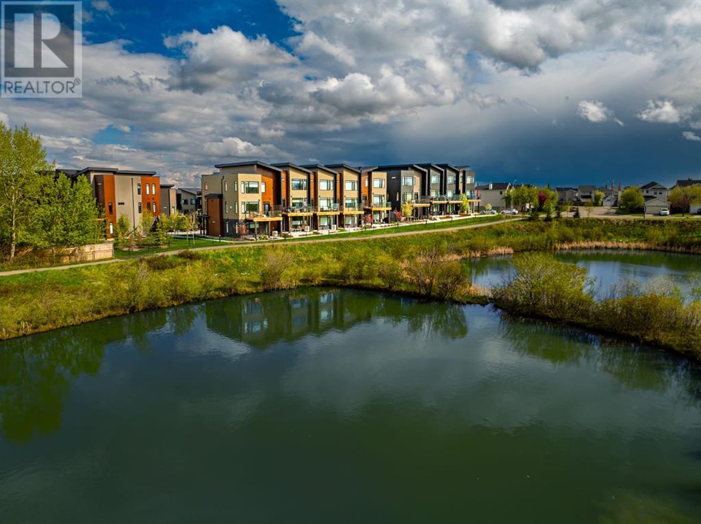 Single Family House for Sale in  Royal Elm Green NW Royal Oak Calgary 