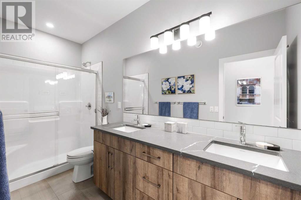 Single Family House for Sale in  Royal Elm Green NW Royal Oak Calgary 