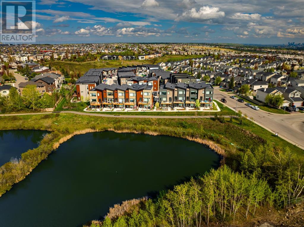 Single Family House for Sale in  Royal Elm Green NW Royal Oak Calgary 