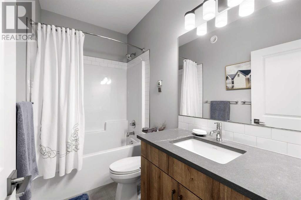 Single Family House for Sale in  Royal Elm Green NW Royal Oak Calgary 