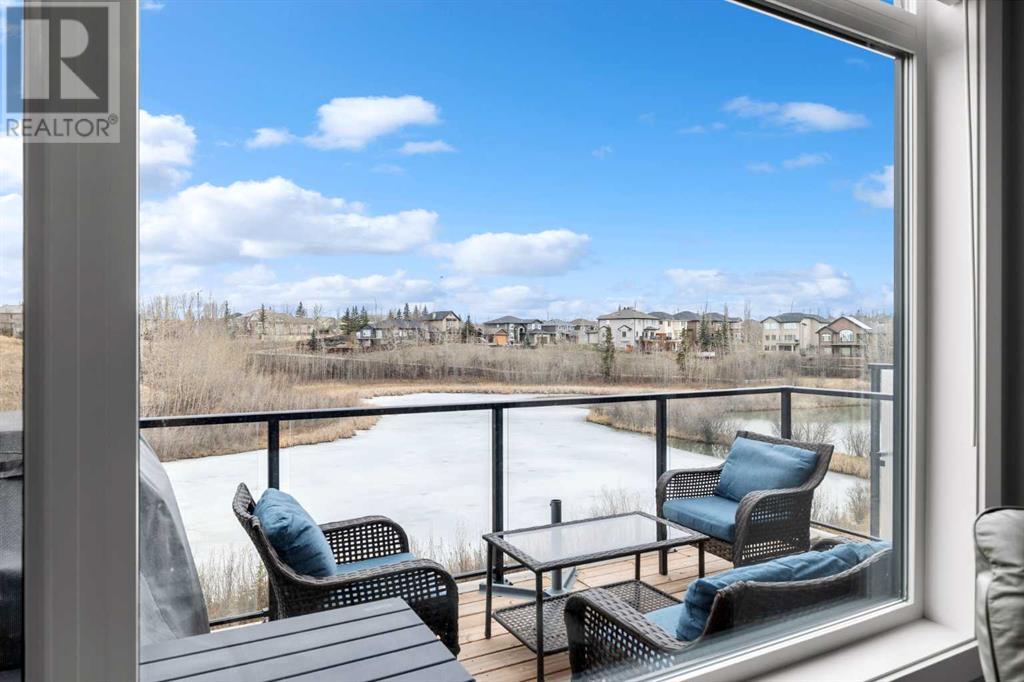 Single Family House for Sale in  Royal Elm Green NW Royal Oak Calgary 