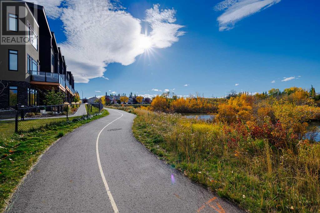 Single Family House for Sale in  Royal Elm Green NW Royal Oak Calgary 