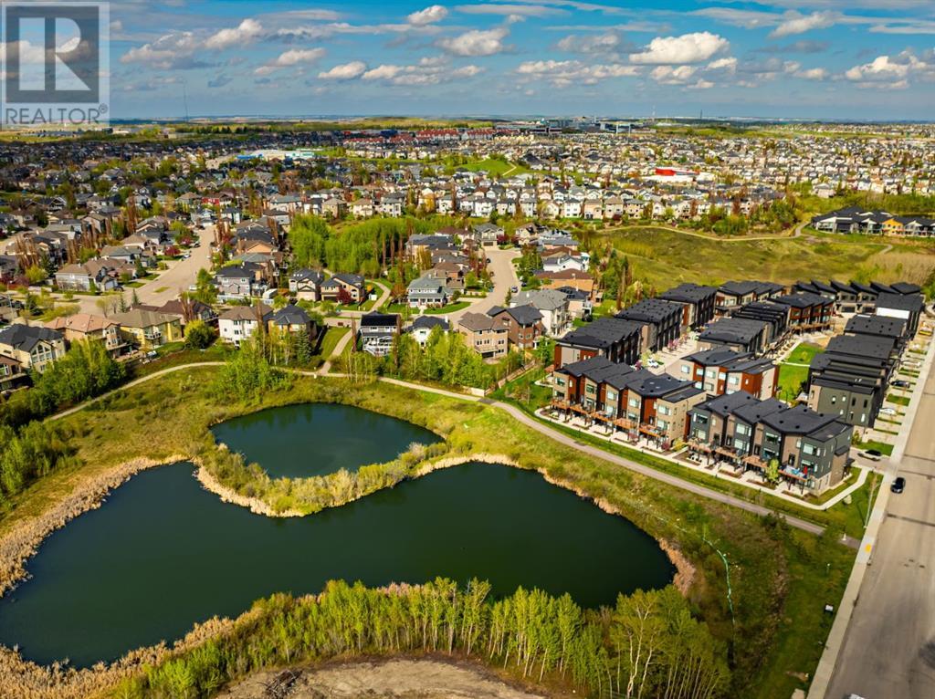 Single Family House for Sale in  Royal Elm Green NW Royal Oak Calgary 