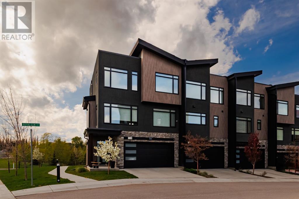 Single Family House for Sale in  Royal Elm Green NW Royal Oak Calgary 