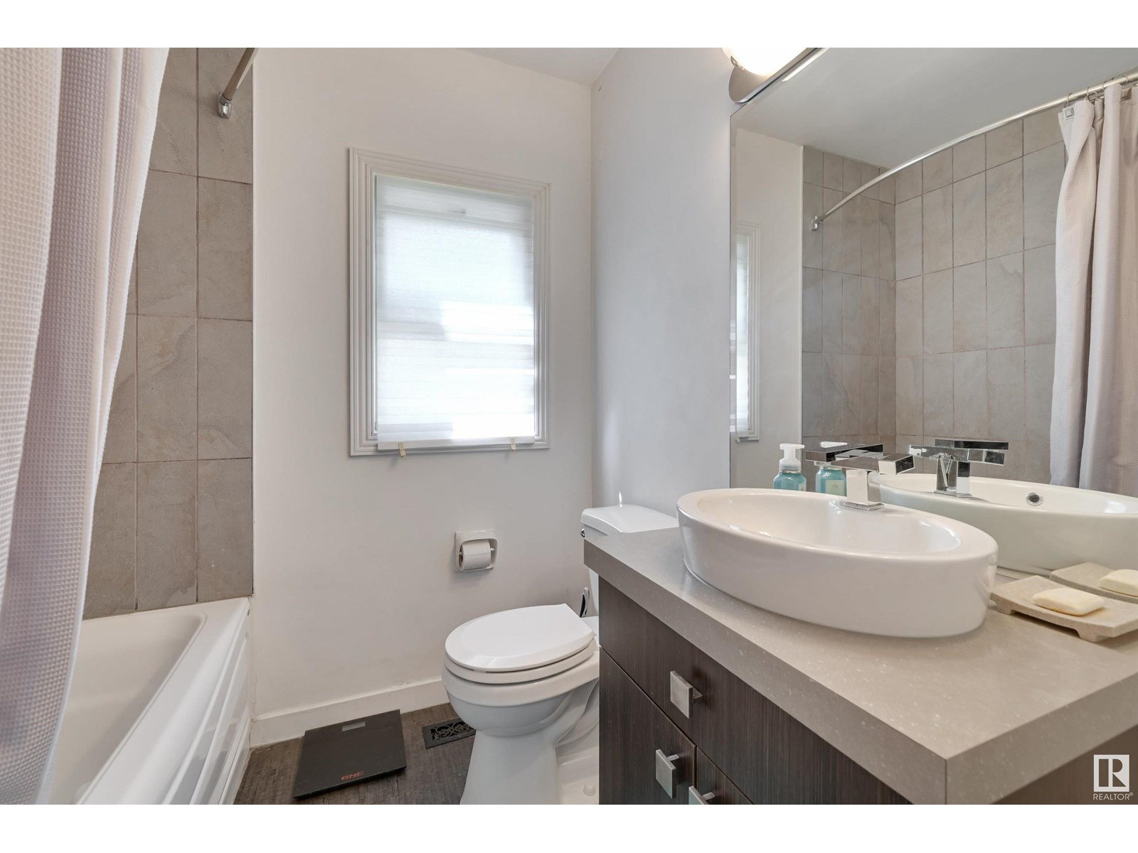 Photo 3 of 14023 104 Av Nw, Edmonton AB