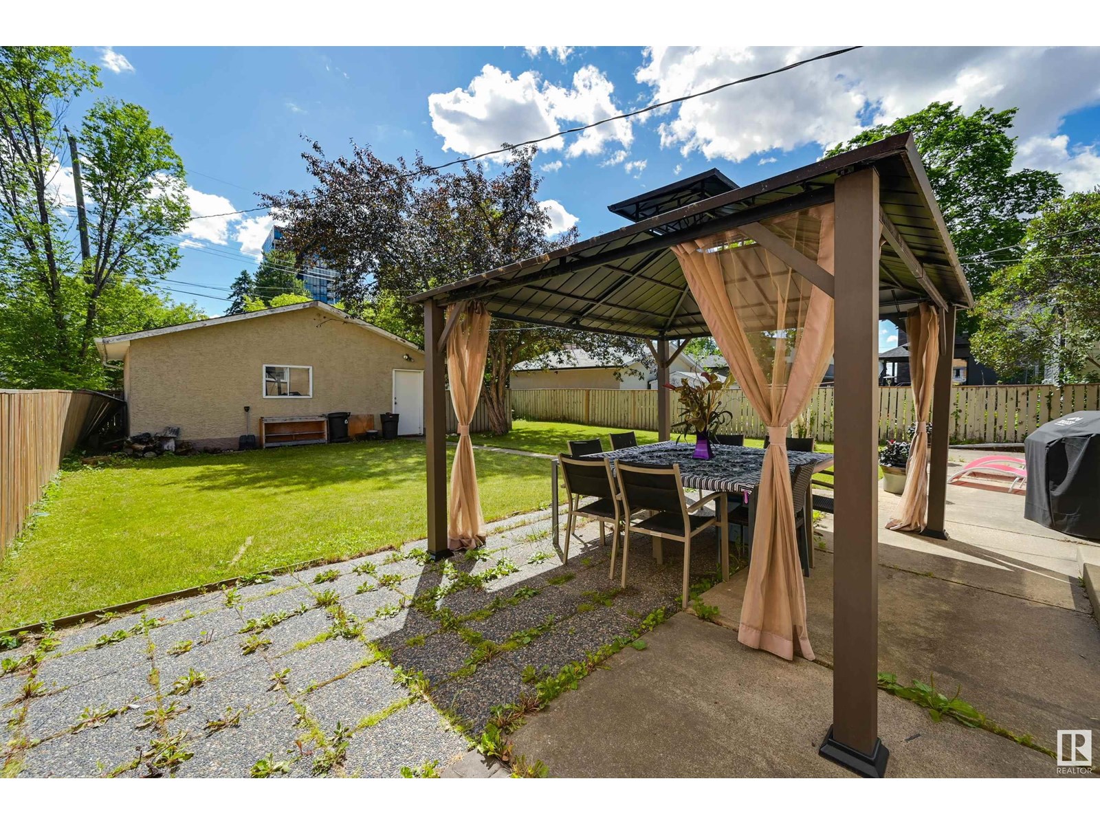 Photo 6 of 14023 104 Av Nw, Edmonton AB