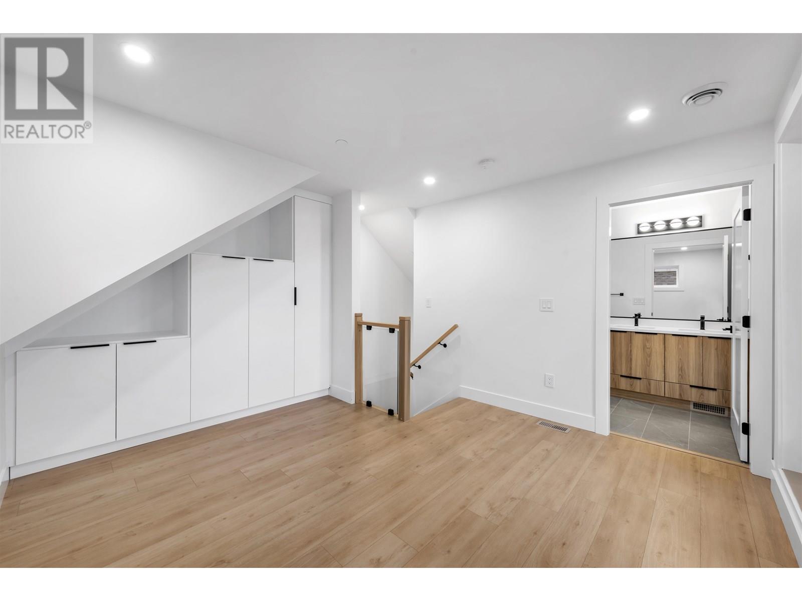 Photo 40 of 2 1160 Rossland Street, Vancouver BC