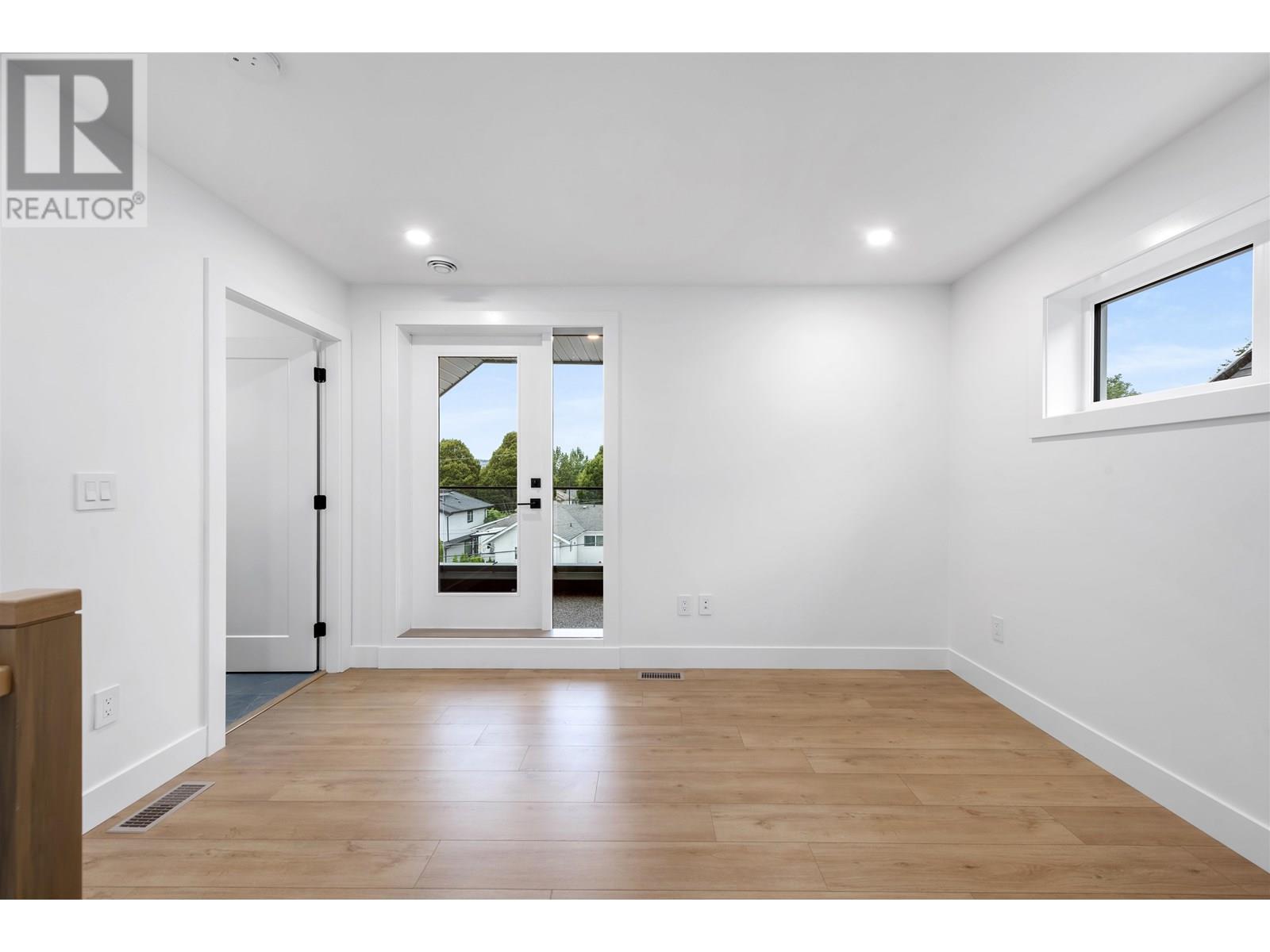 Photo 3 of 2 1160 Rossland Street, Vancouver BC