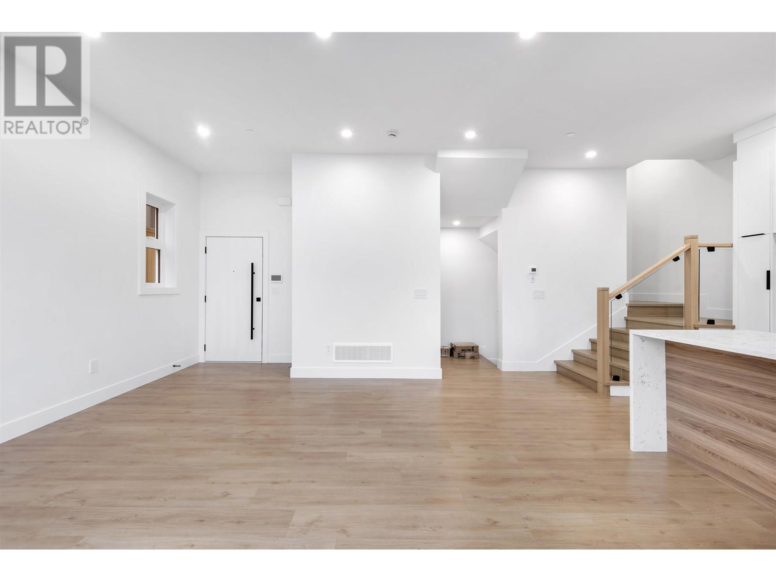 Photo 4 of 2 1160 Rossland Street, Vancouver BC