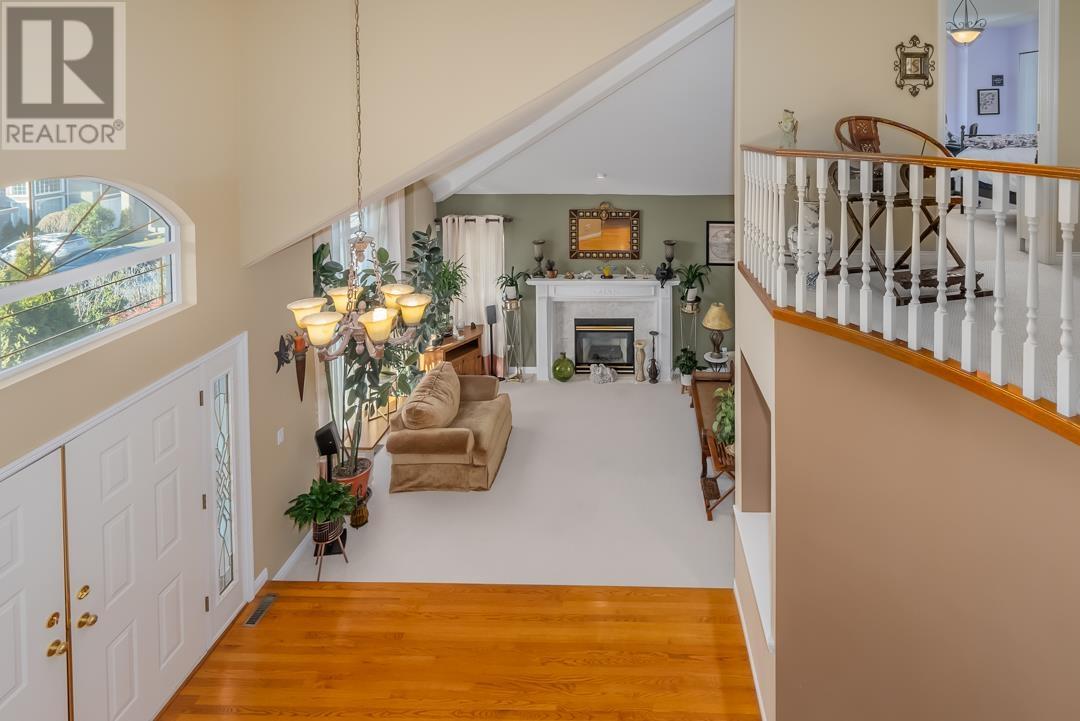 Photo 3 of 2583 Diamond Crescent, Coquitlam BC