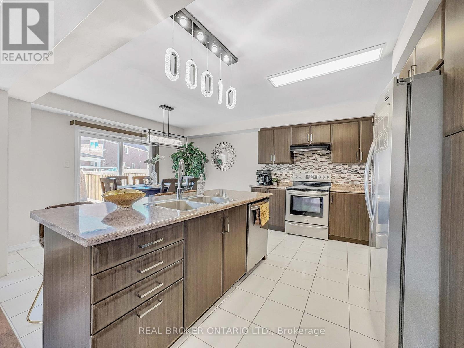 Photo 31 of 36 Cheevers Road, Brantford ON