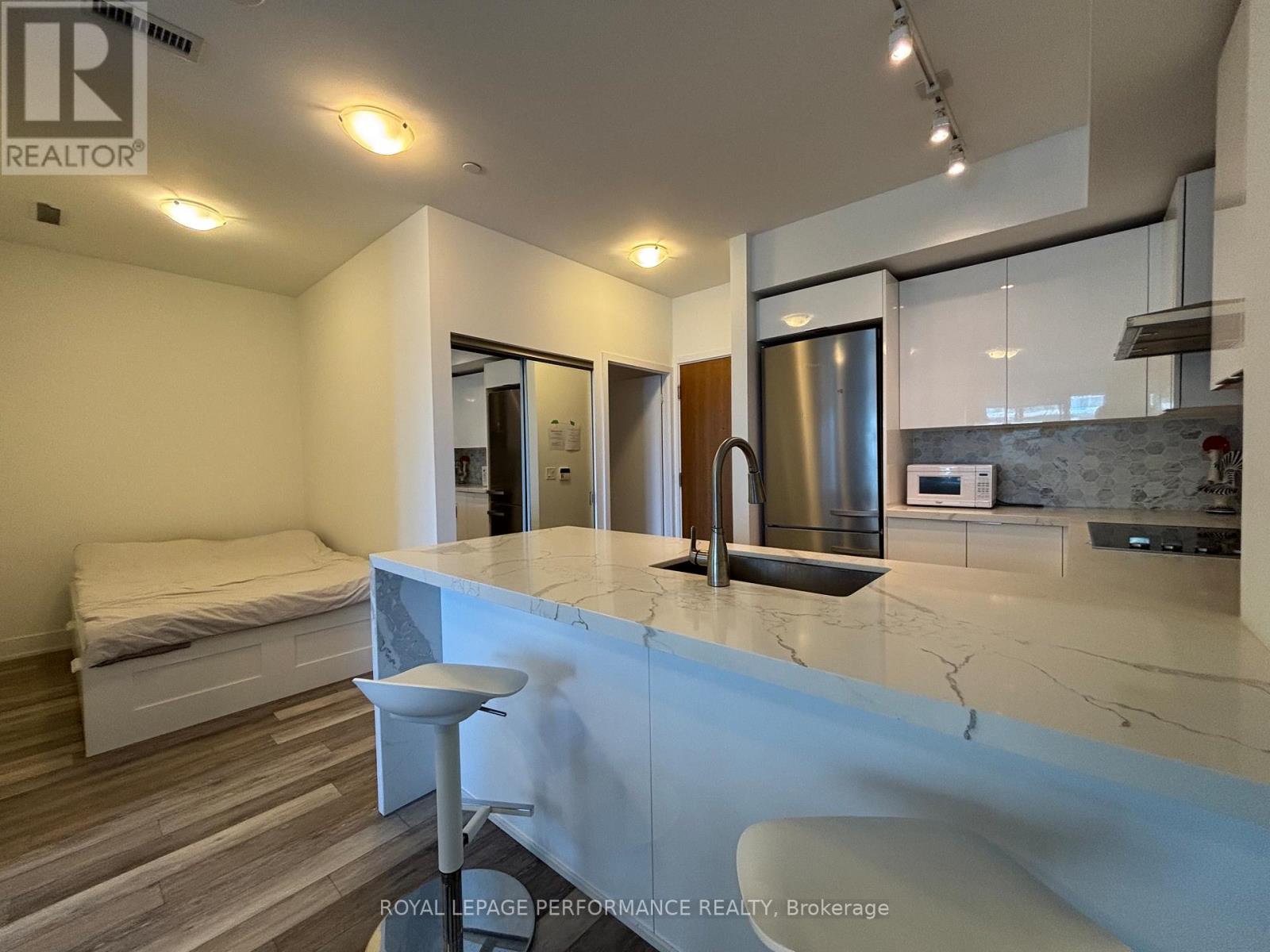 Photo 5 of 710 30 Shore Breeze Drive, Toronto ON
