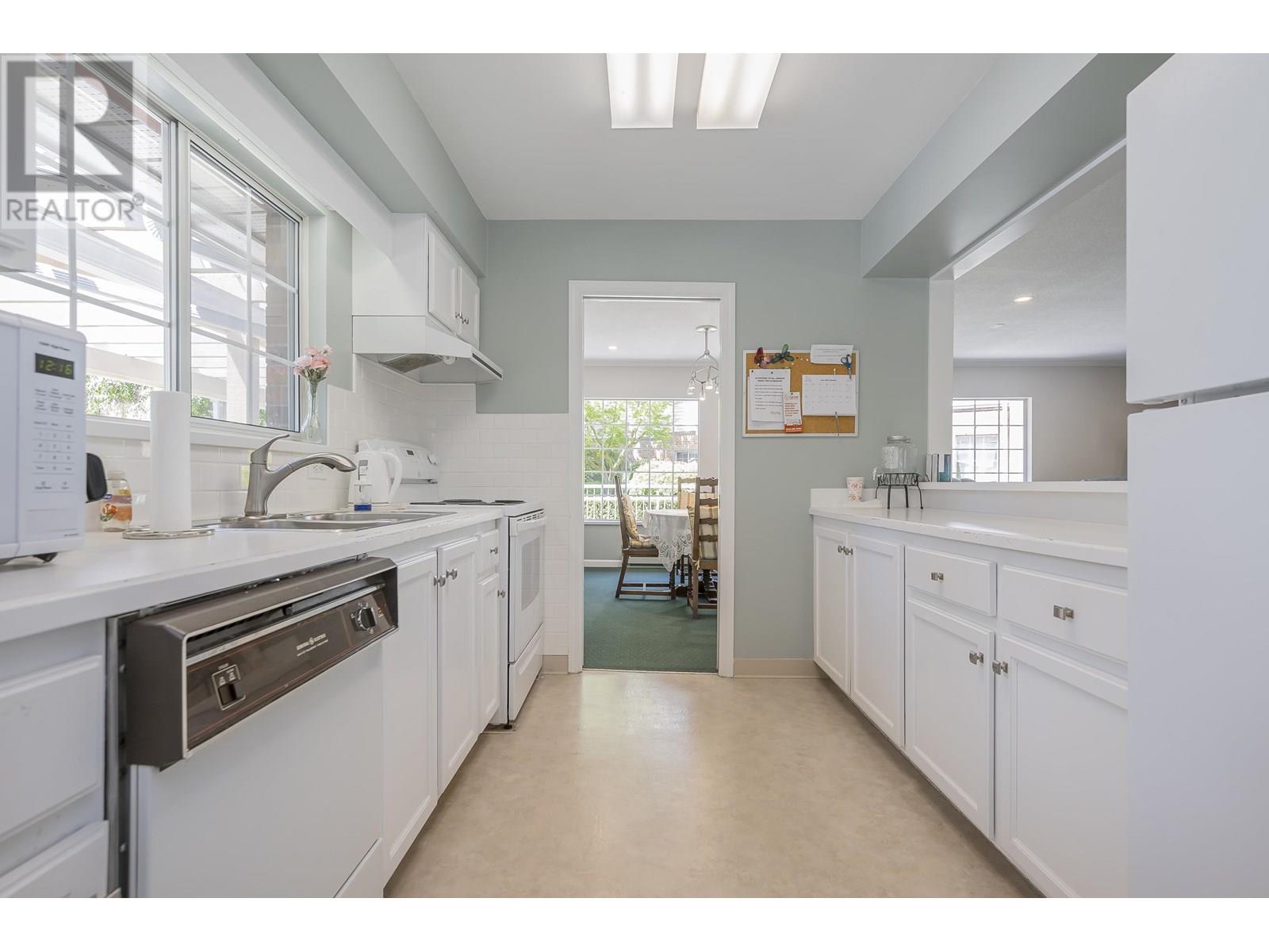 Photo 35 of 301 2963 Burlington Drive, Coquitlam BC