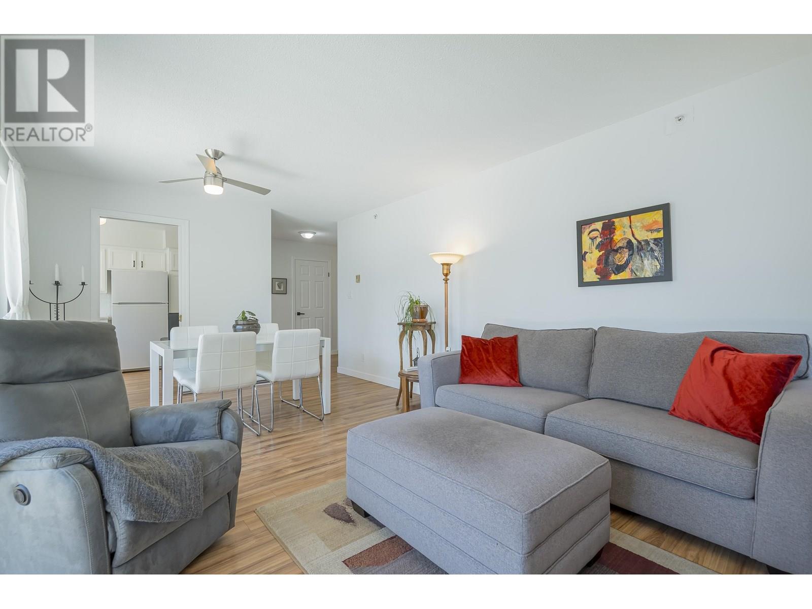 Photo 12 of 301 2963 Burlington Drive, Coquitlam BC