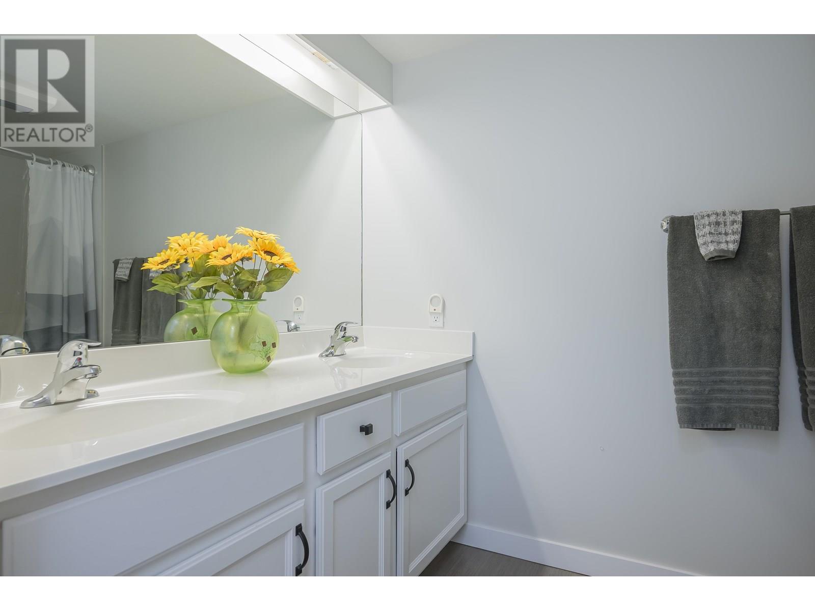 Photo 25 of 301 2963 Burlington Drive, Coquitlam BC