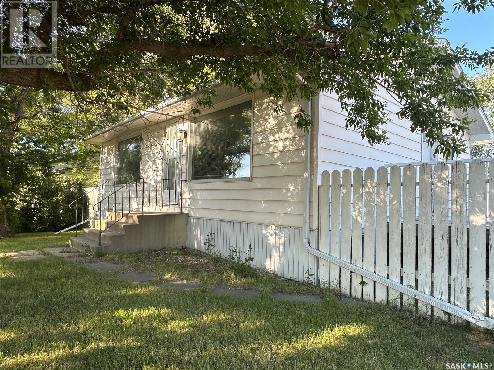 Photo 3 of 320 Government Road, Weyburn SK