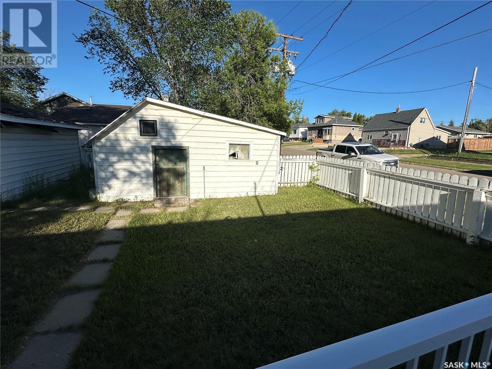 Photo 4 of 320 Government Road, Weyburn SK