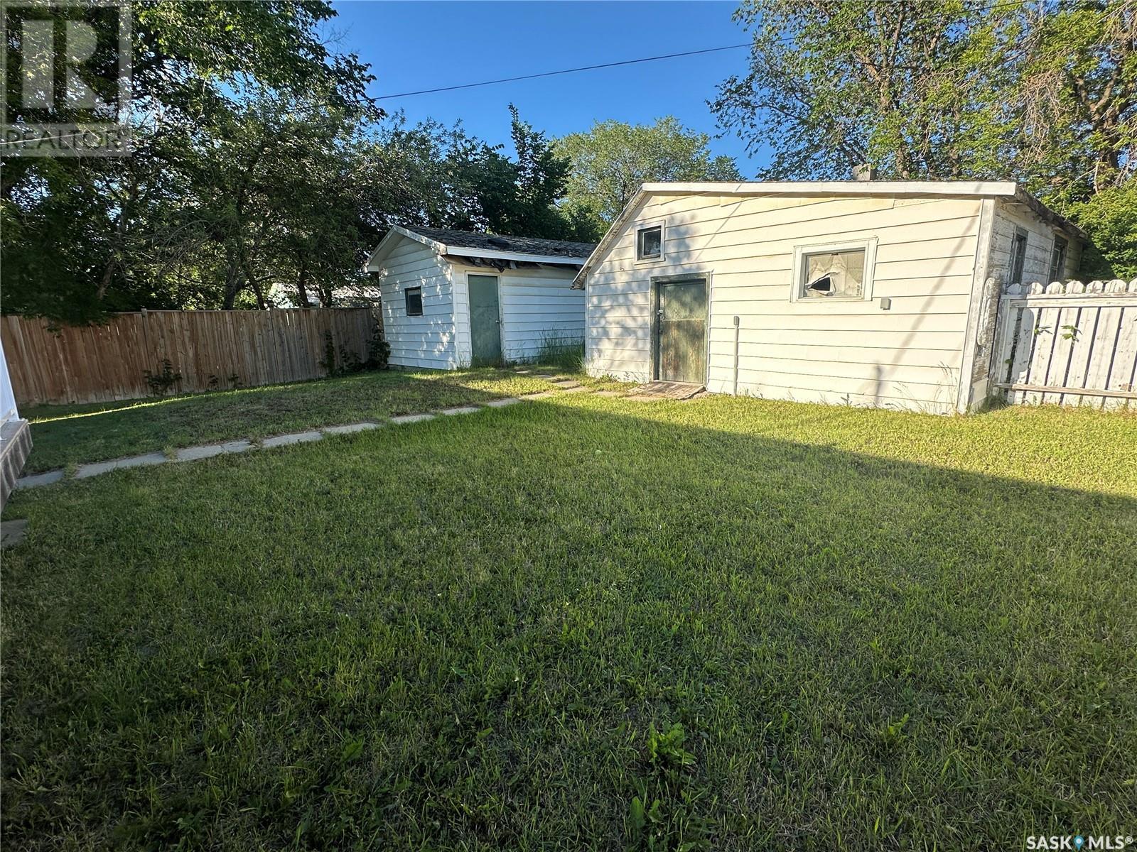 Photo 9 of 320 Government Road, Weyburn SK