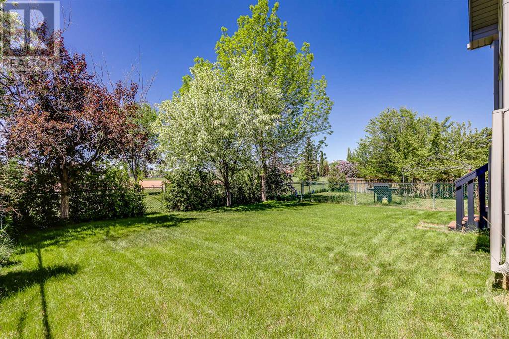 17 Somerset Circle SW, Calgary, Alberta