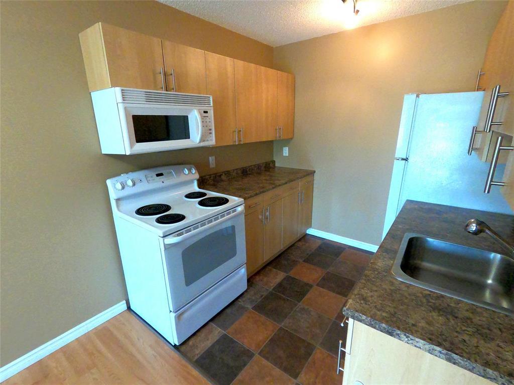 Photo 5 of 306 92 Fifth Street S, Beausejour MB