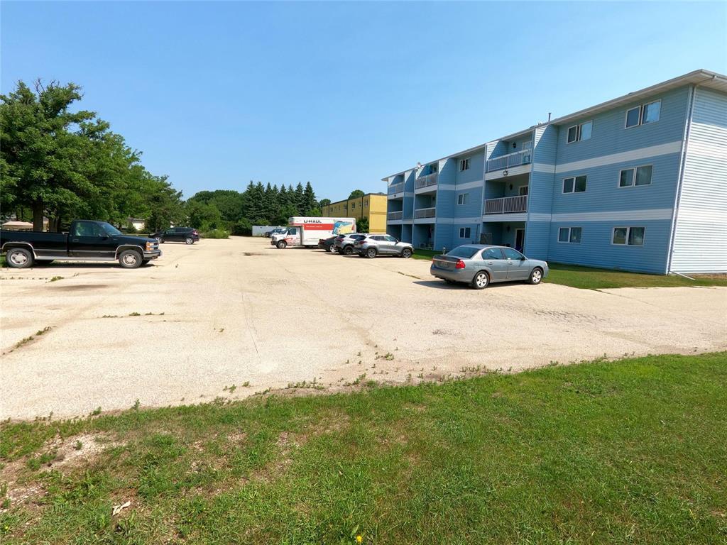 Photo 13 of 306 92 Fifth Street S, Beausejour MB