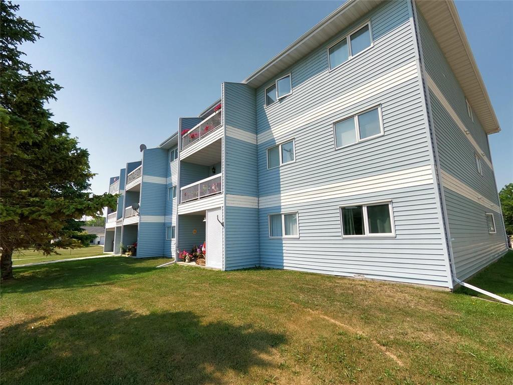 Photo 12 of 306 92 Fifth Street S, Beausejour MB