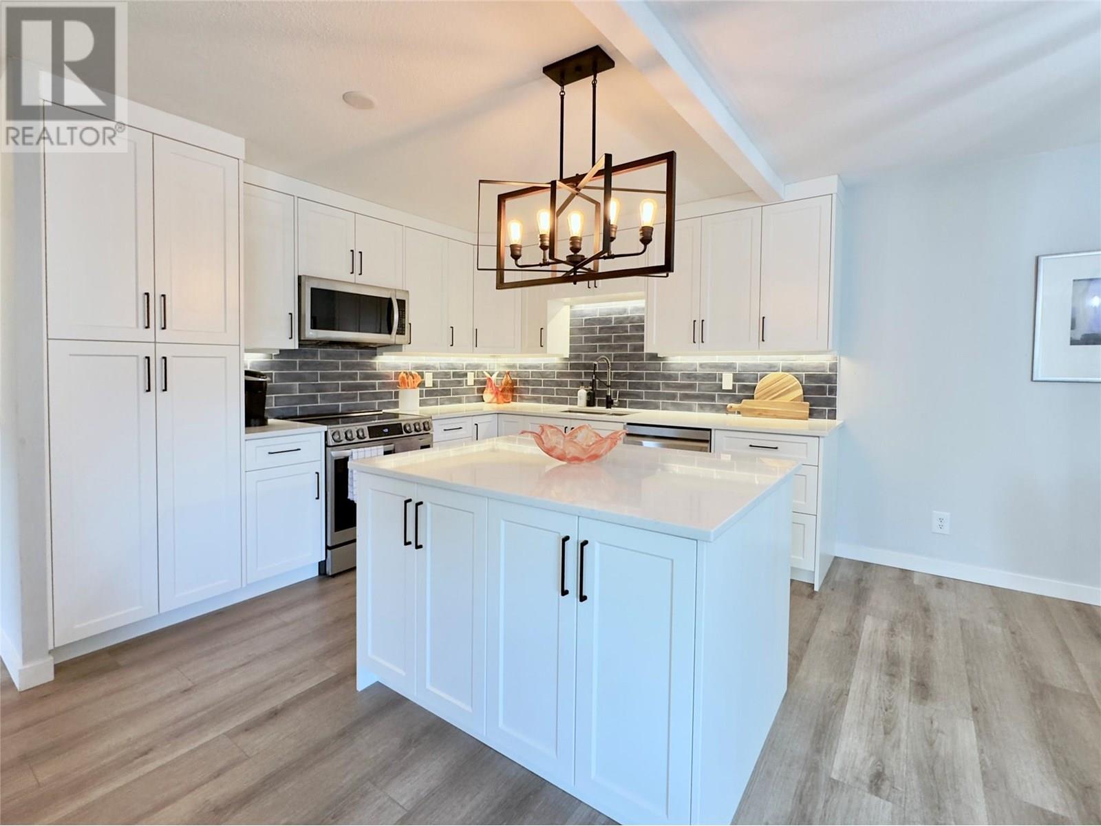 84 VAN HORNE Street Unit# 203, Penticton