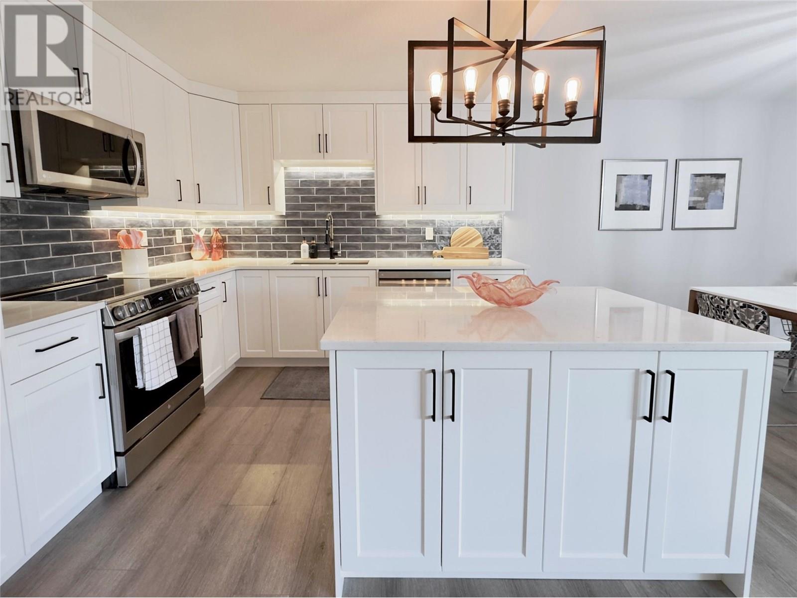 84 VAN HORNE Street Unit# 203, Penticton