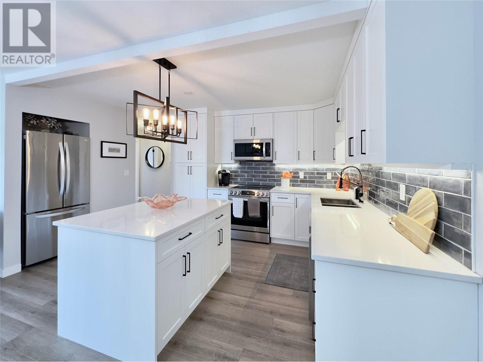84 VAN HORNE Street Unit# 203, Penticton
