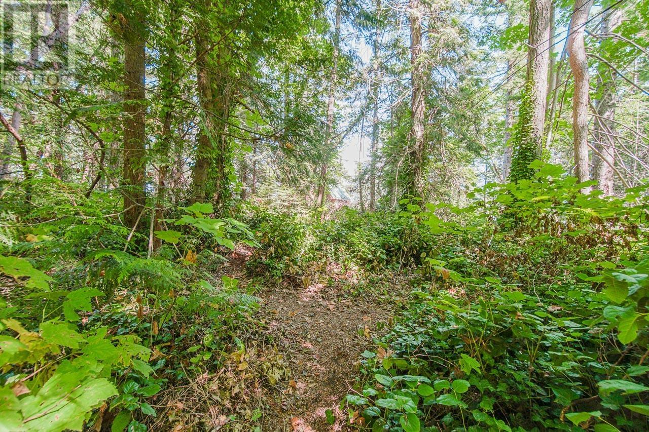 16 PASSAGE ISLAND, West Vancouver