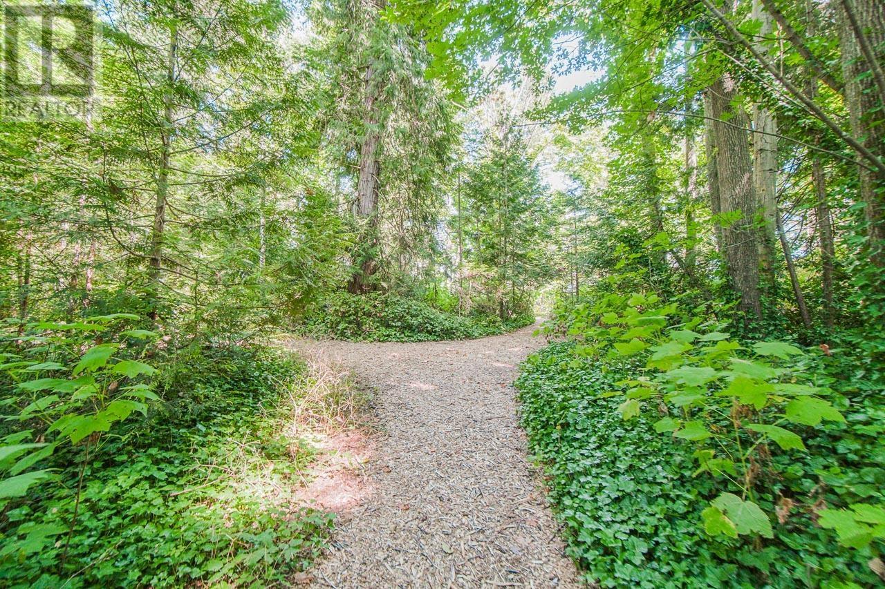 16 PASSAGE ISLAND, West Vancouver