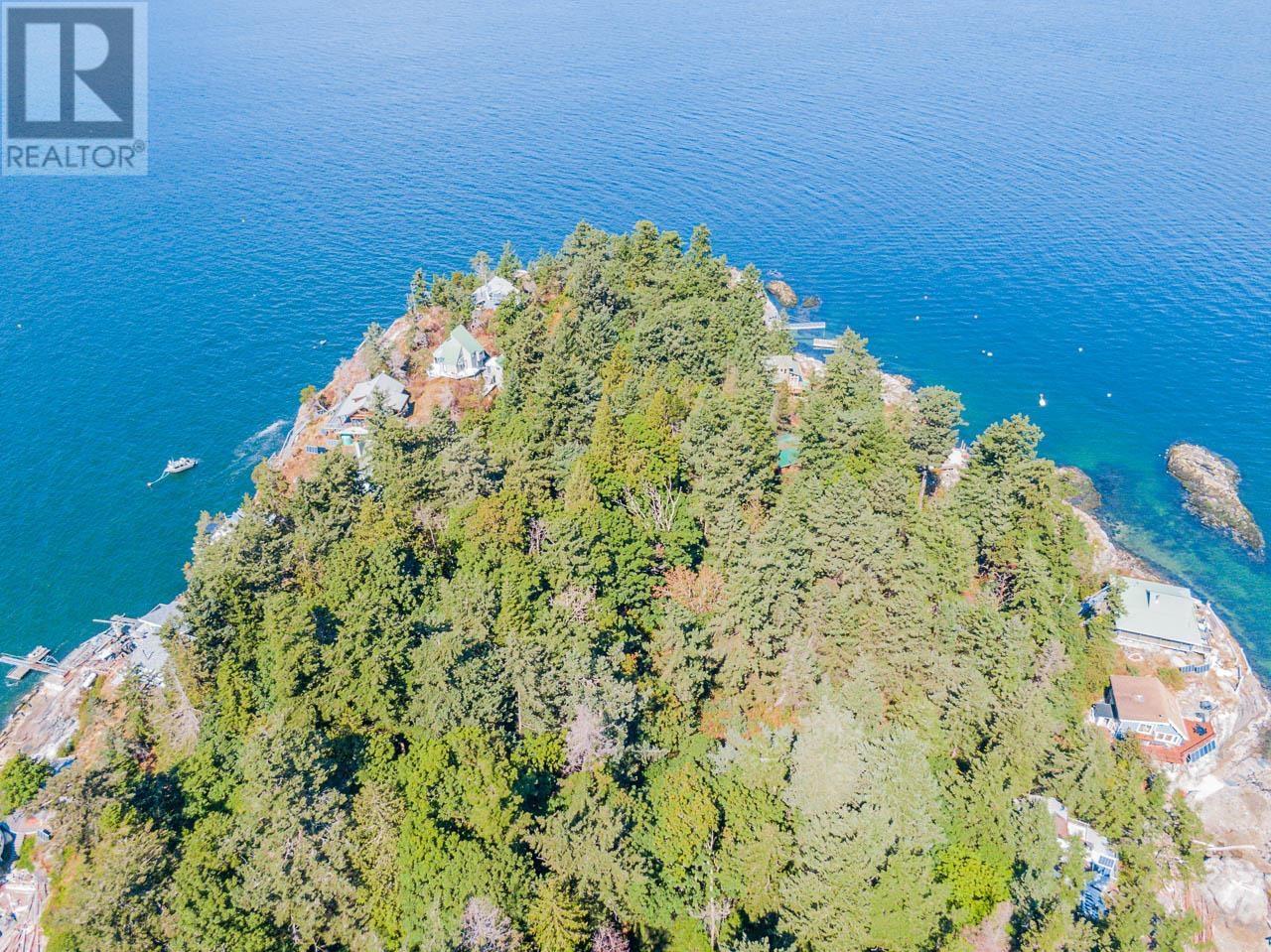 16 PASSAGE ISLAND, West Vancouver