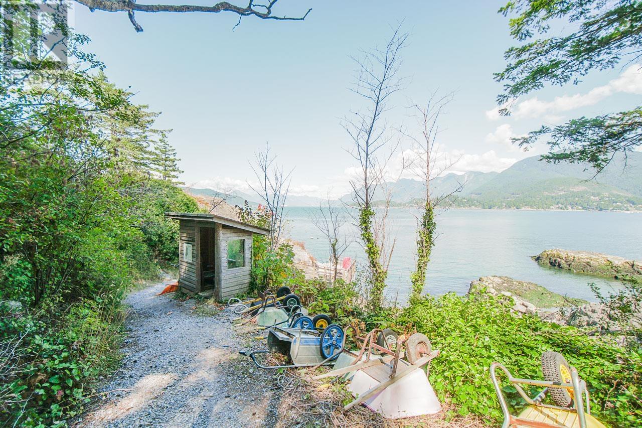 16 PASSAGE ISLAND, West Vancouver