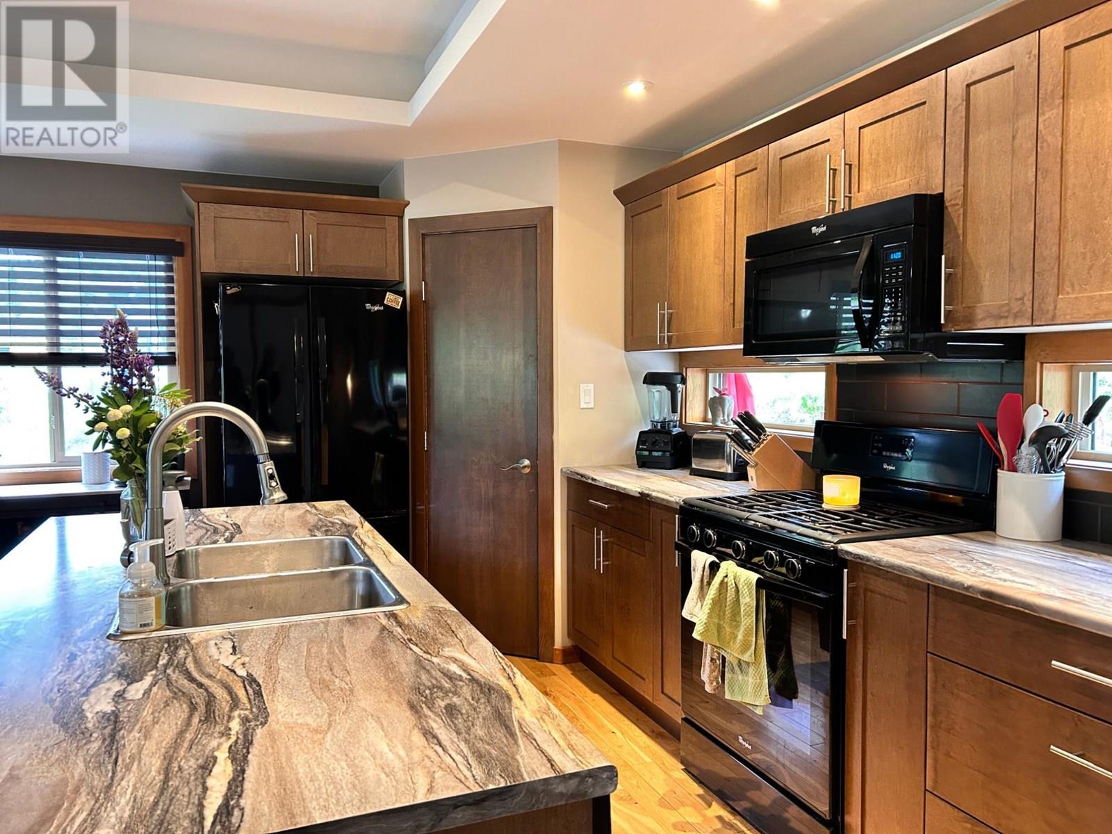 930 REDSTONE Drive, Rossland