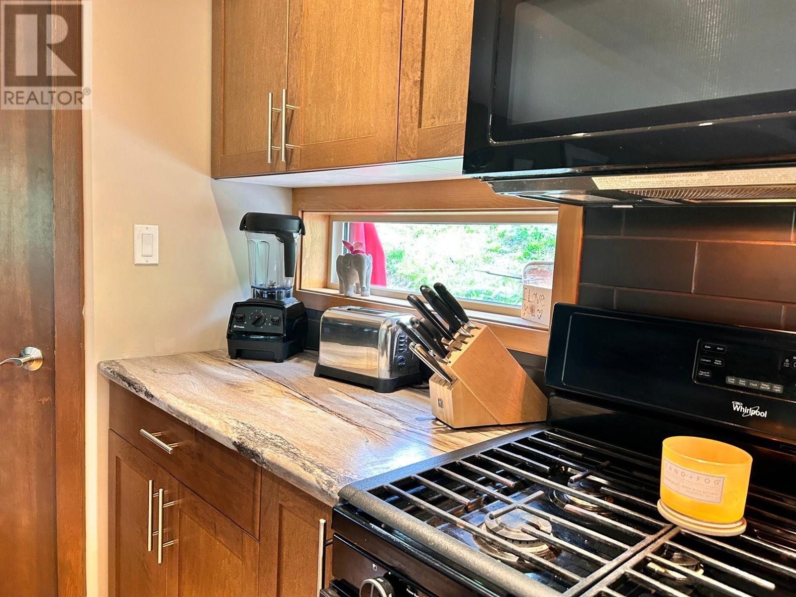 930 REDSTONE Drive, Rossland