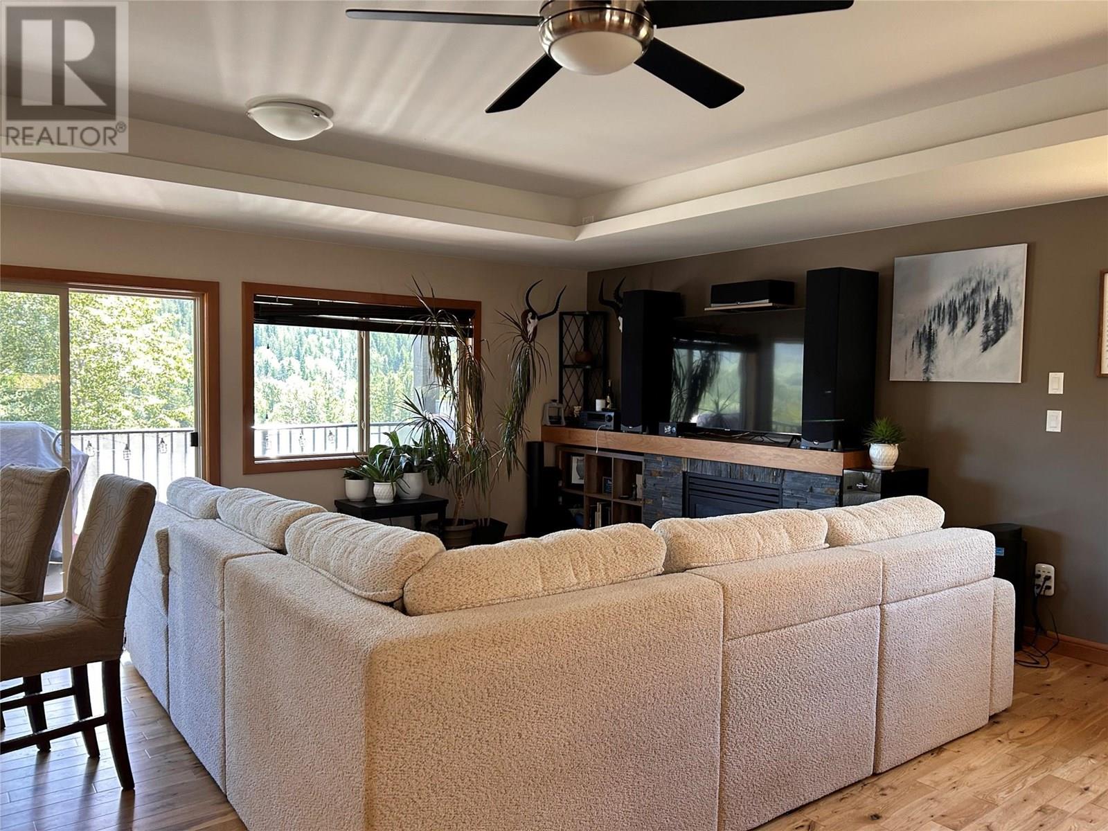 930 REDSTONE Drive, Rossland