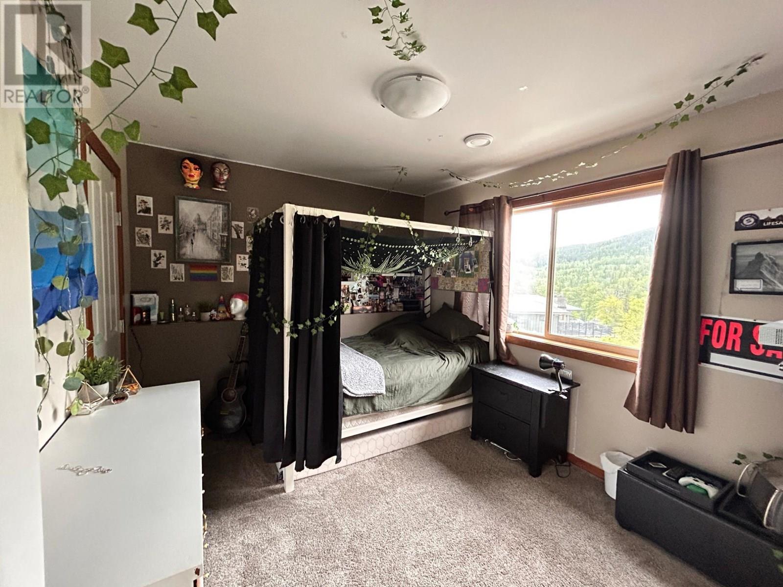 930 REDSTONE Drive, Rossland