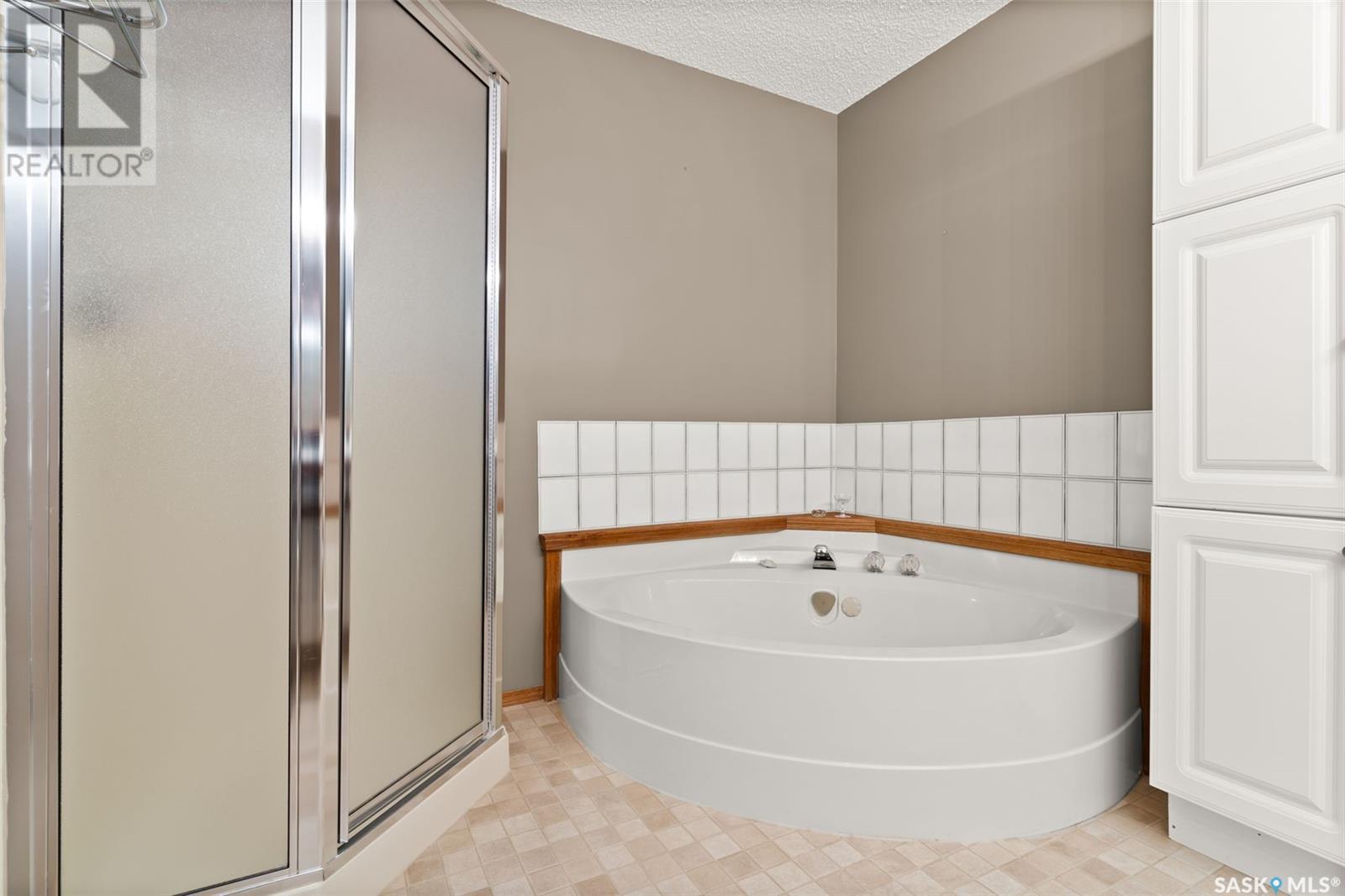 Single Family House Bungalow for Sale in  Greensboro DRIVE Regina 