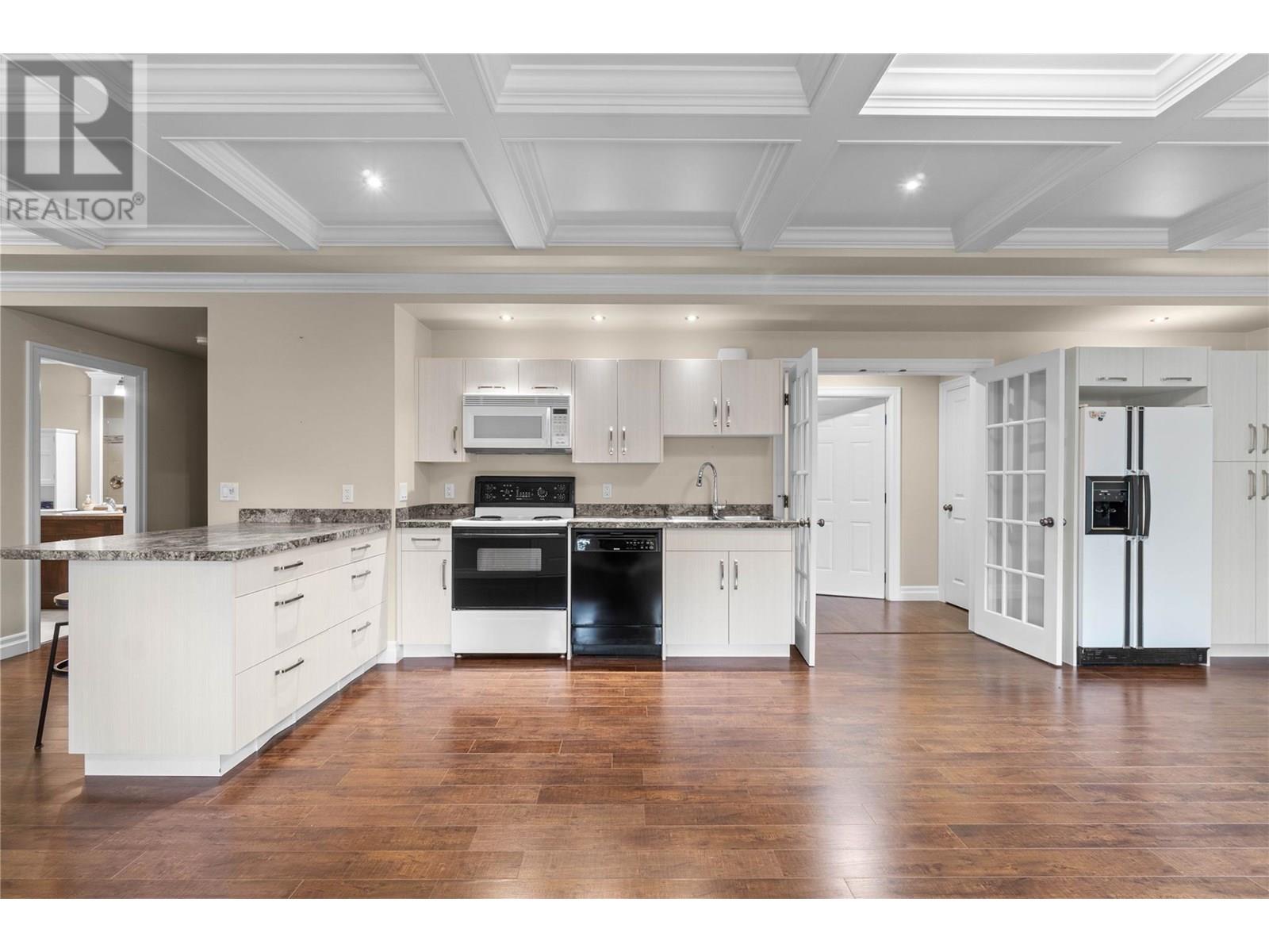 Photo 2 of 1581 24 Street Ne, Salmon Arm BC