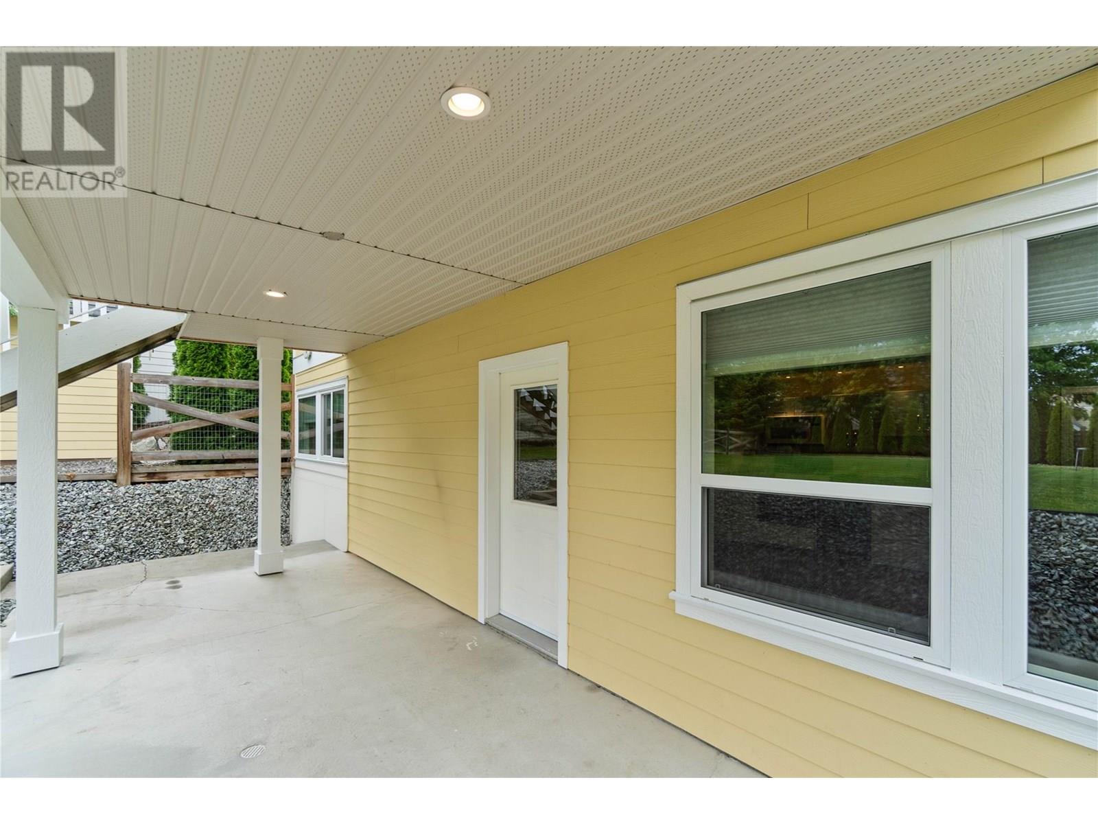 Photo 8 of 1581 24 Street Ne, Salmon Arm BC