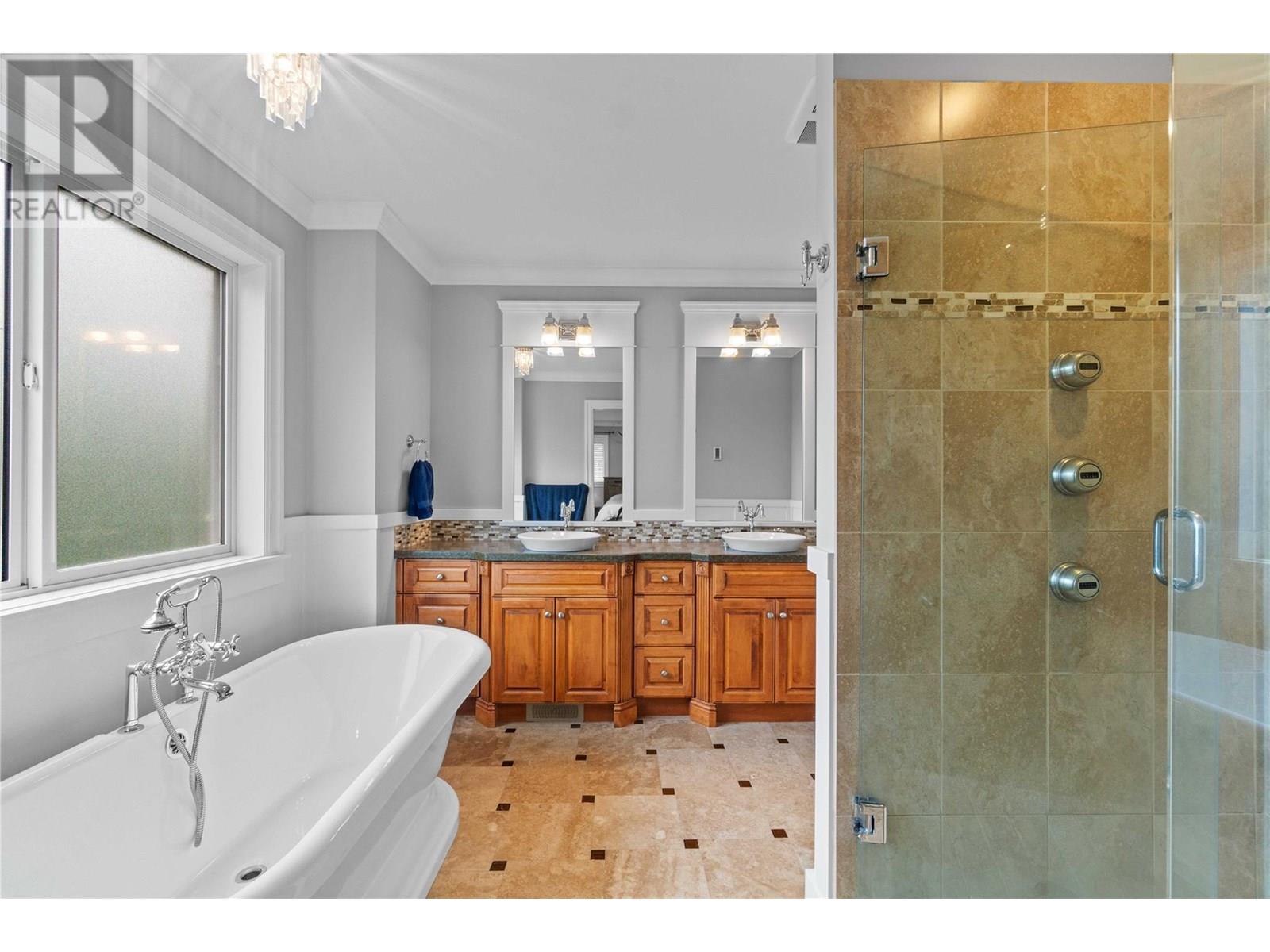Photo 14 of 1581 24 Street Ne, Salmon Arm BC
