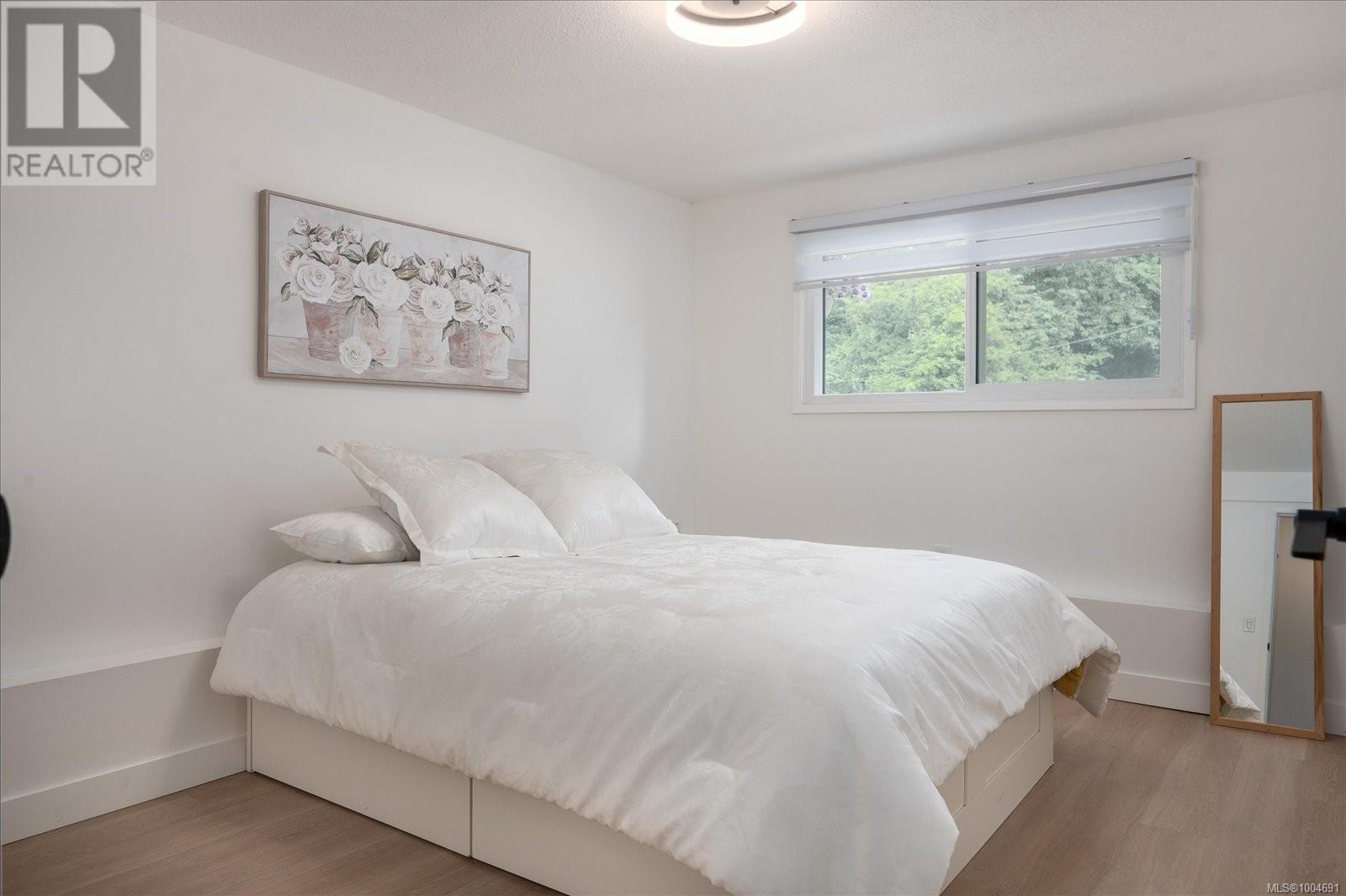 Photo 13 of A B 123 Adams Ave, Nanaimo BC