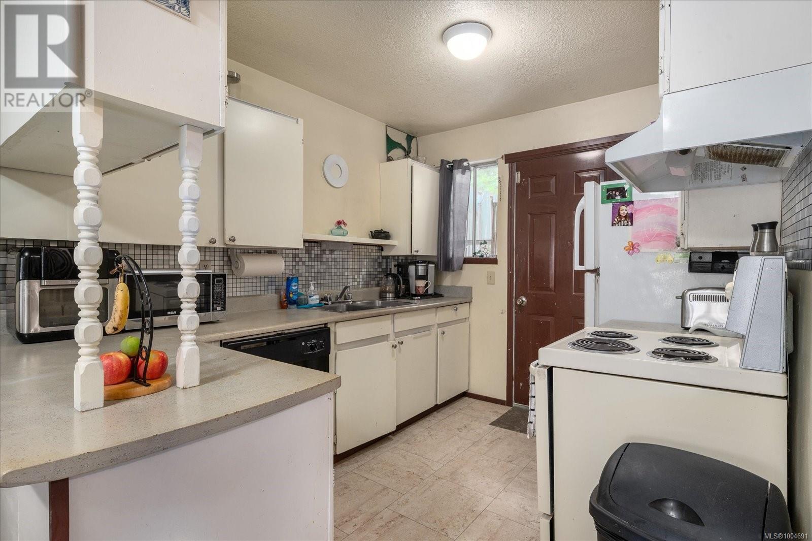 Photo 21 of A B 123 Adams Ave, Nanaimo BC